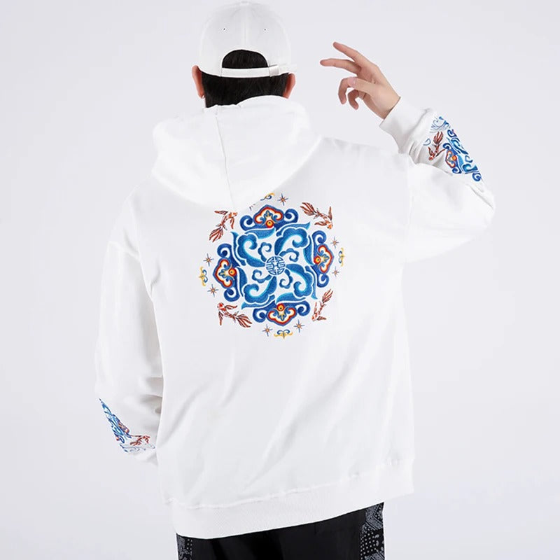 Bestickter Kapuzenpullover aus Baumwolle im Ethno-Stil