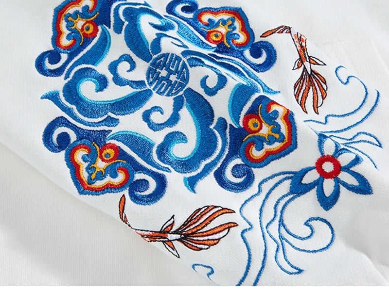 Bestickter Kapuzenpullover aus Baumwolle im Ethno-Stil