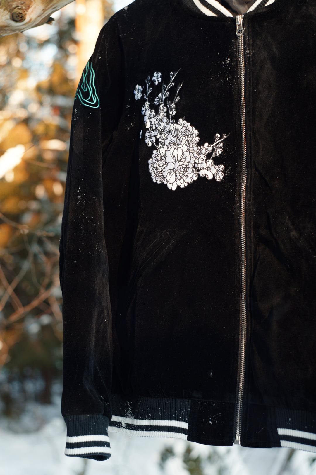 Midnight Wolf Embroidery Velvet Jacket - Unisex - Obsidian Black