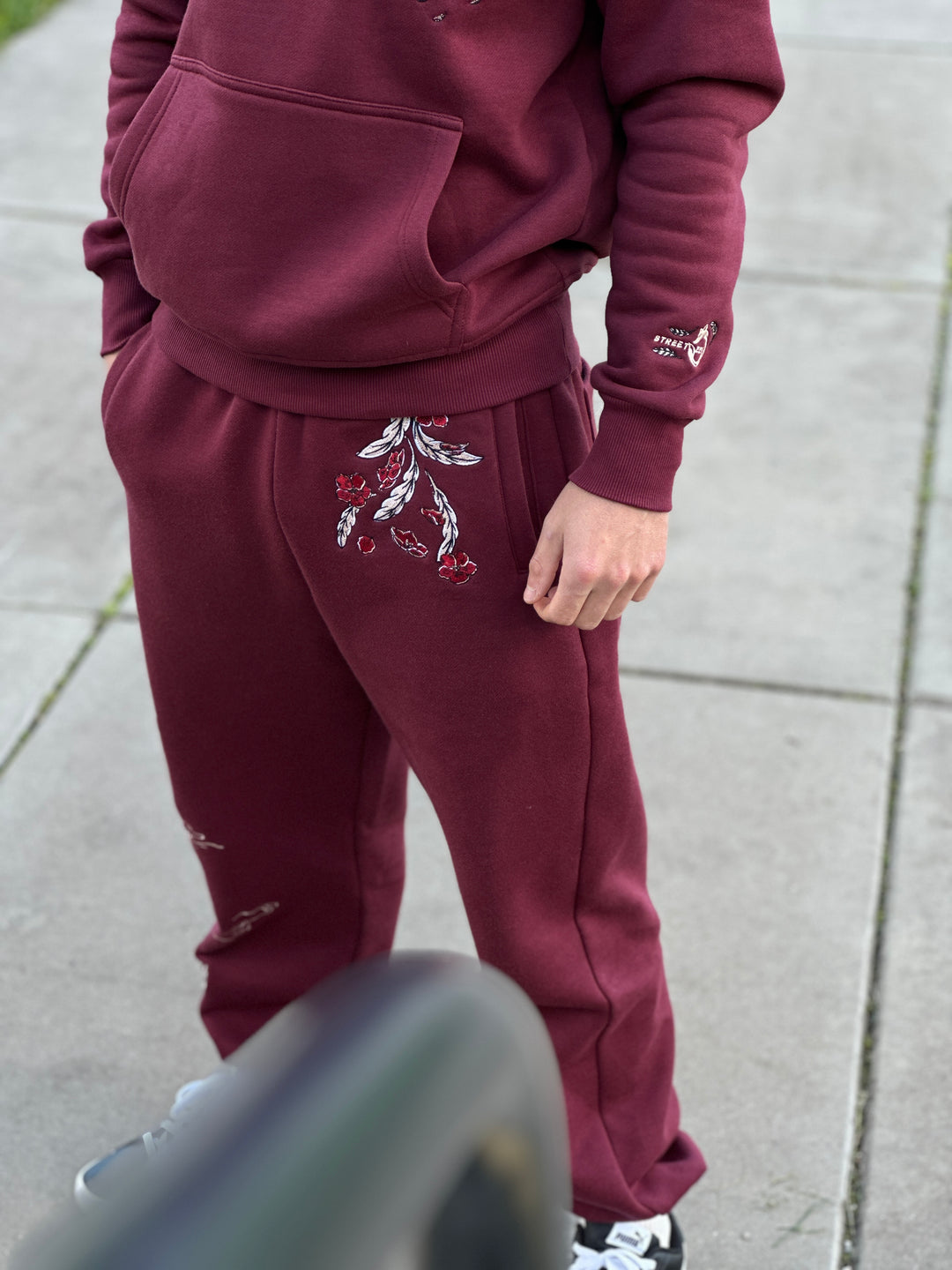 (PRE-ORDER) Heavy Embroidery White Gold Phoenix Sweatpants 400GSM
