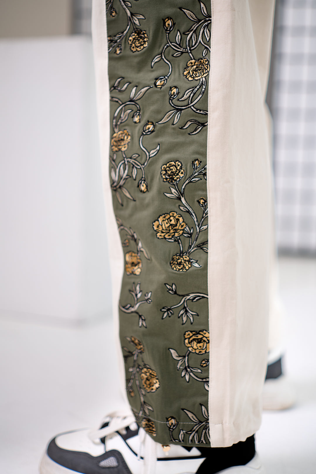 Urban Flora Embroidery Pants - Unisex Baggy Cargo