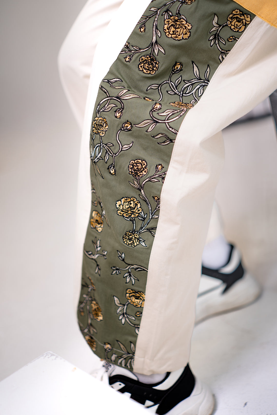 Urban Flora Embroidery Pants - Unisex Baggy Cargo