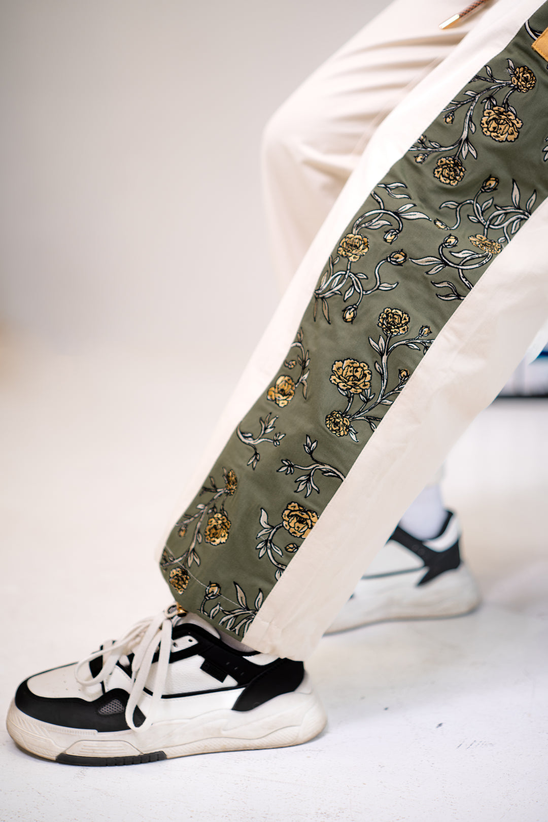Urban Flora Embroidery Pants - Unisex Baggy Cargo