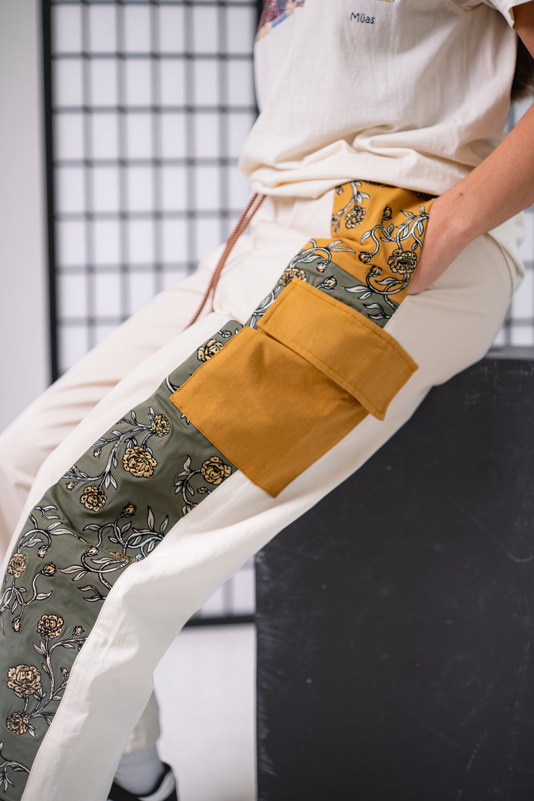 Urban Flora Embroidery Pants - Unisex Baggy Cargo