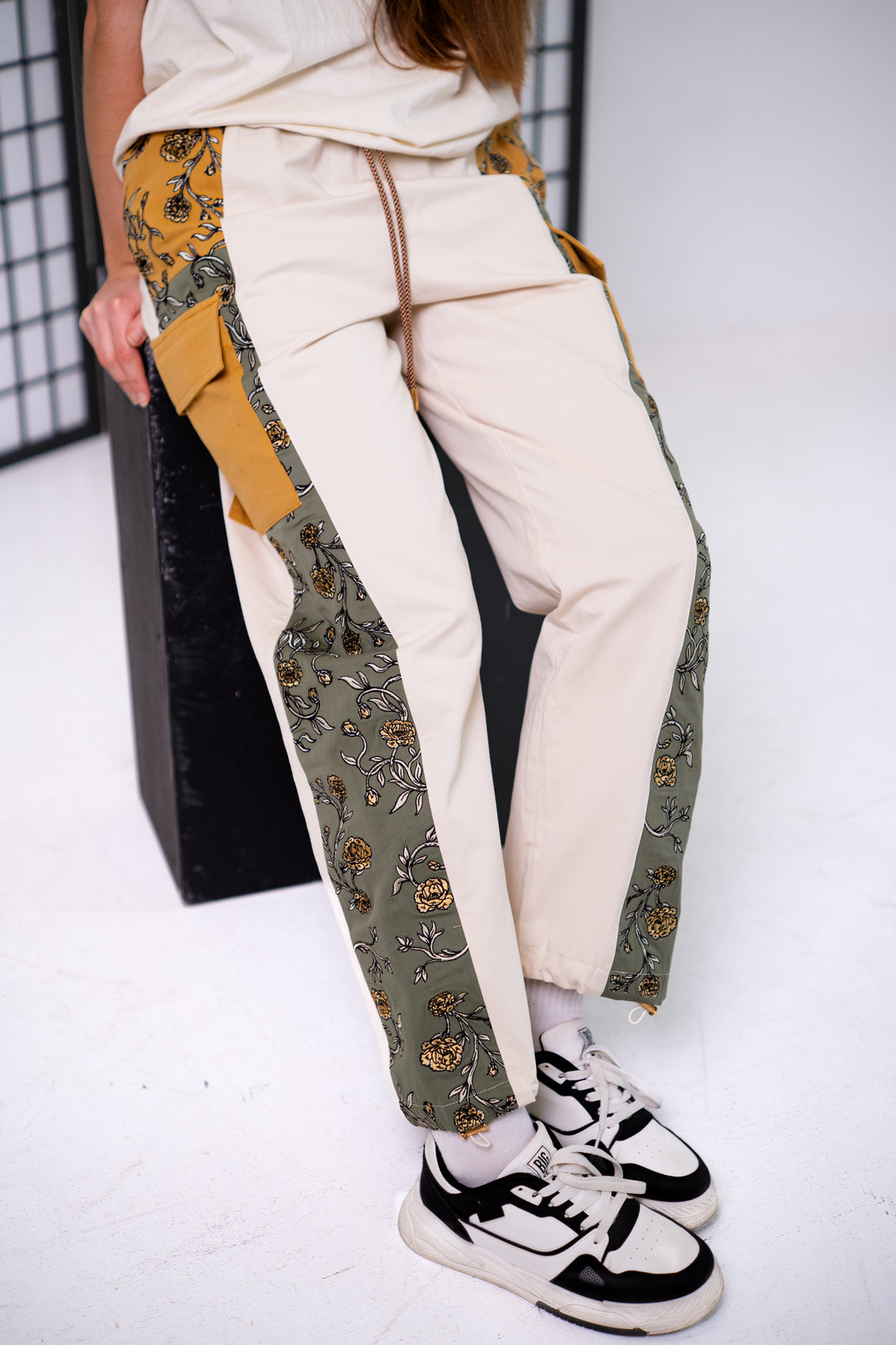 Urban Flora Embroidery Pants - Unisex Baggy Cargo