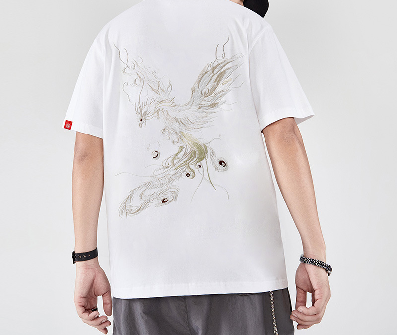 T-Shirt aus Baumwolle mit Koi-Fisch-Stickerei